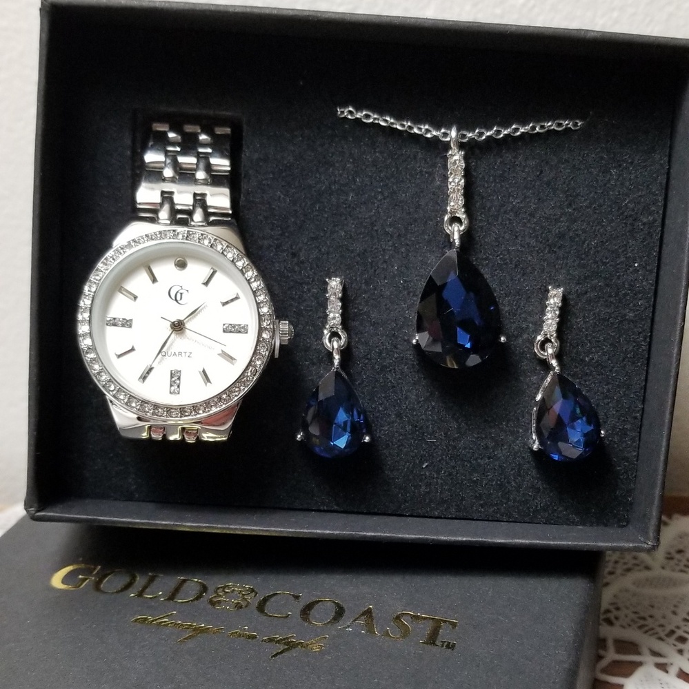 Gold coast necklace and earrings set